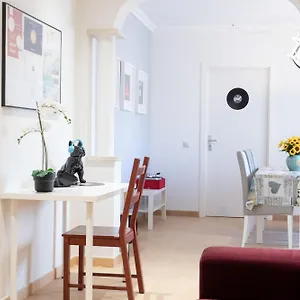 Vinyl Flat - Bed & Breakfast Lagos